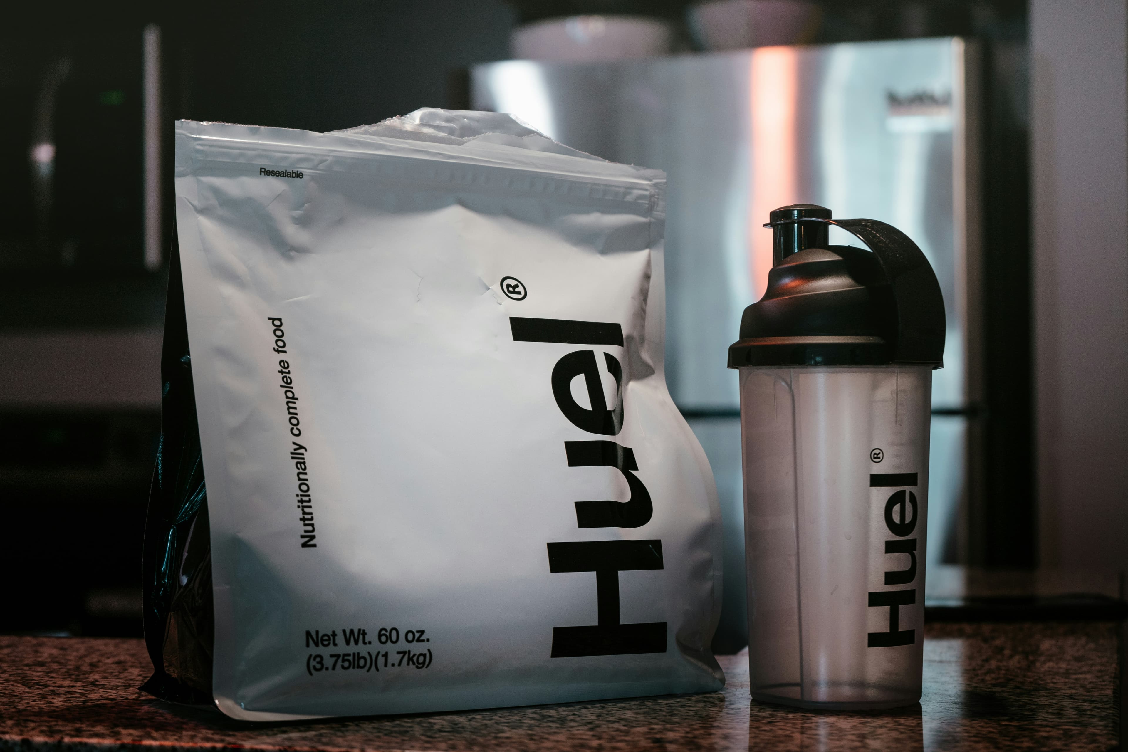 Nutrition sportive — protéines et shaker pour la musculation